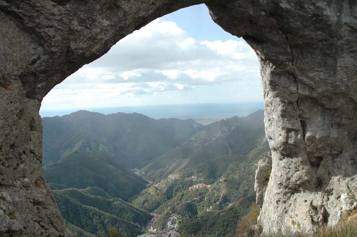 Uno sguardo sulle Alpi Apuane